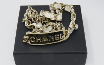 Why Vintage Jewelry is the Perfect Gift for Valentine’s Day