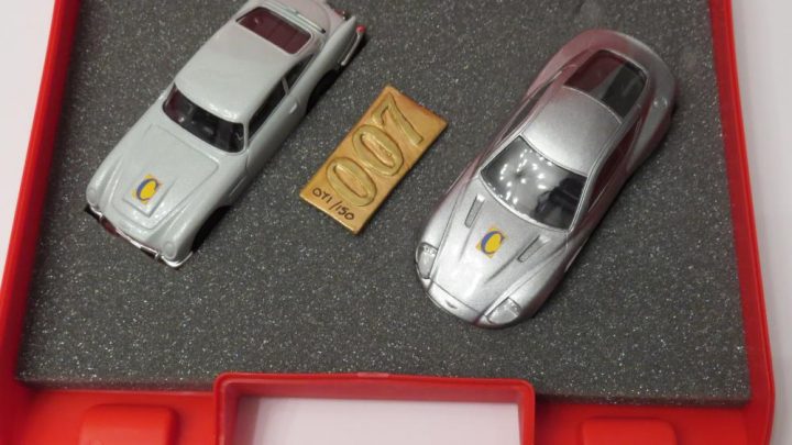 CORGI | Collector Magazine Exclusive and Limited Edition | 007 Bond Past and Present collection
